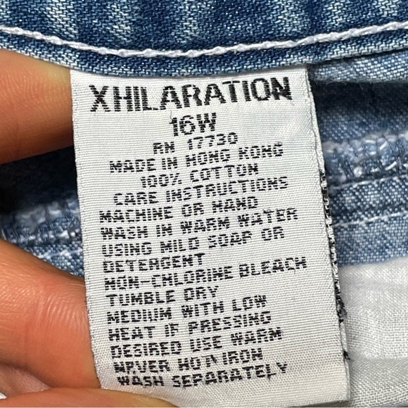 🥒 y2k Xhilaration Denim High Rise Blue Jean Mom Shorts Women’s Size 34, 12/14 - Picture 11 of 12